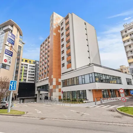 Lam Rose - Ac - Terrace Apartment *